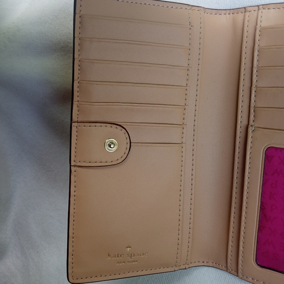 NWOT Kate Spade Bifold Snap Wallet + FREE GIFT - Picture 8 of 15
